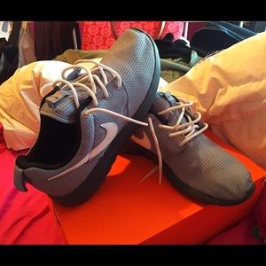 Brand New Grey roshe Women’s